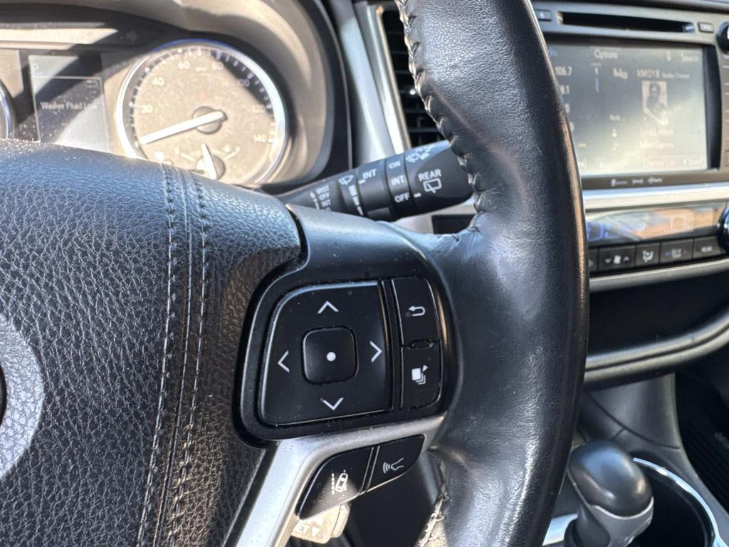 2019 Toyota Highlander SE XLE photo 26