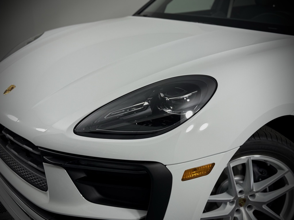 2025 Porsche Macan T photo 12
