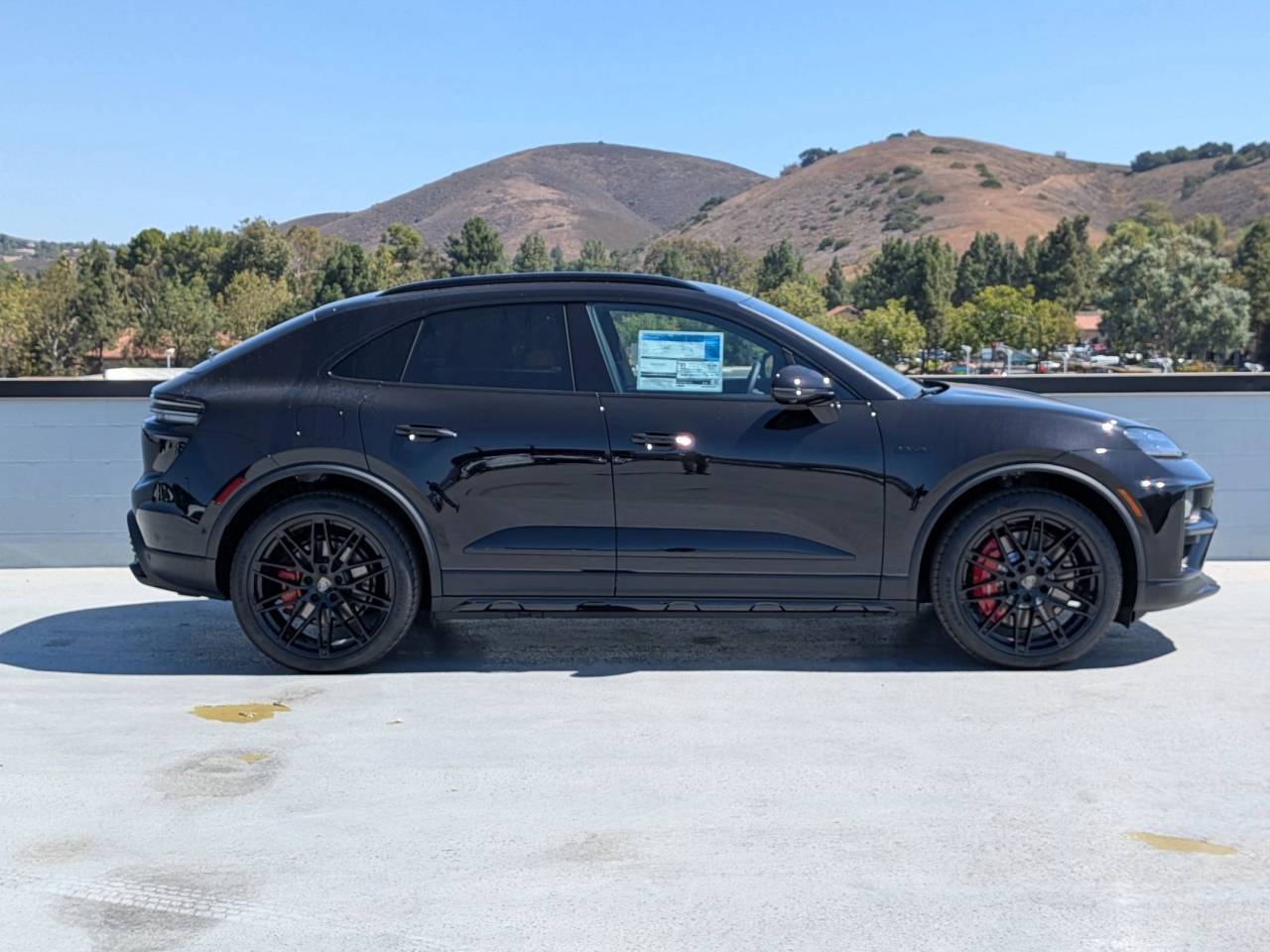 2025 Porsche Macan Electric Turbo photo 5