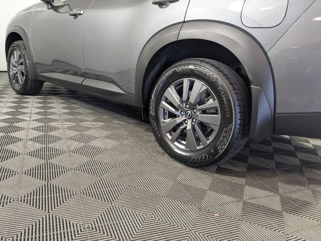 2025 Nissan Pathfinder SV photo 4
