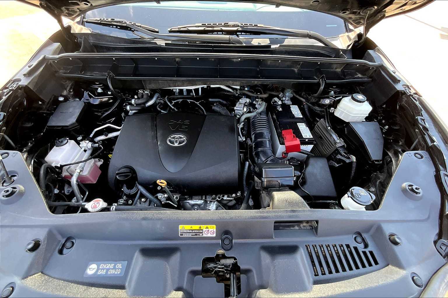 2021 Toyota Highlander XLE photo 29