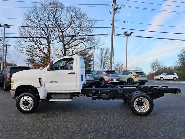 2024 Chevrolet Silverado 6500HD Work Truck photo 5