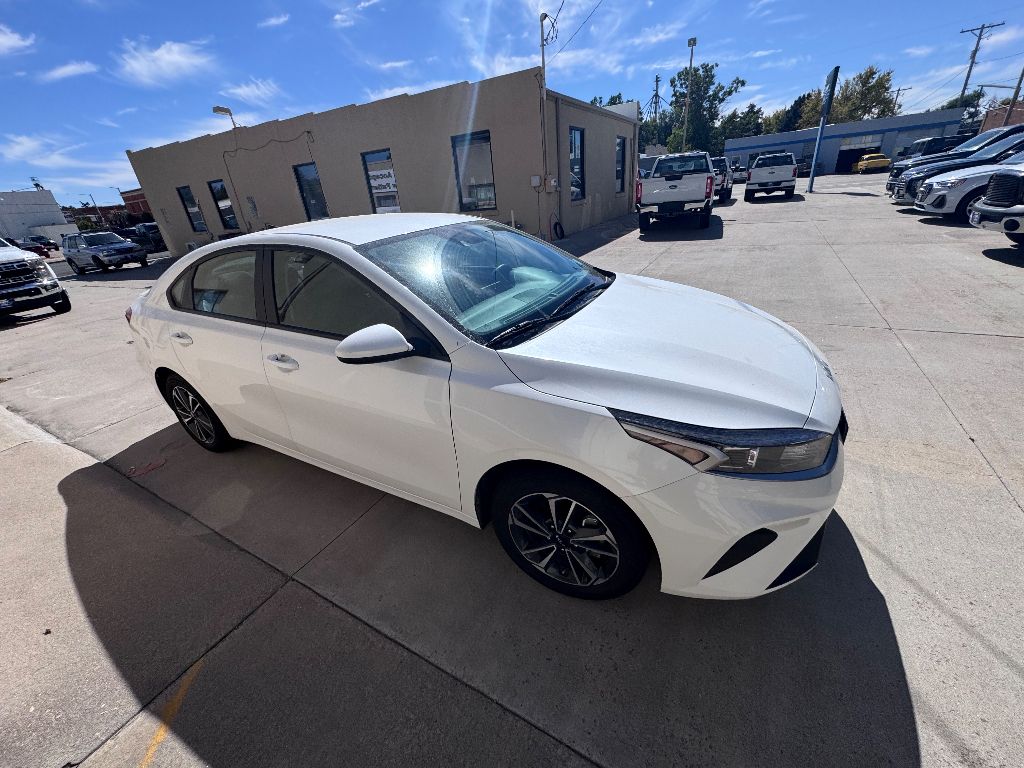 2023 Kia Forte LXS photo 4