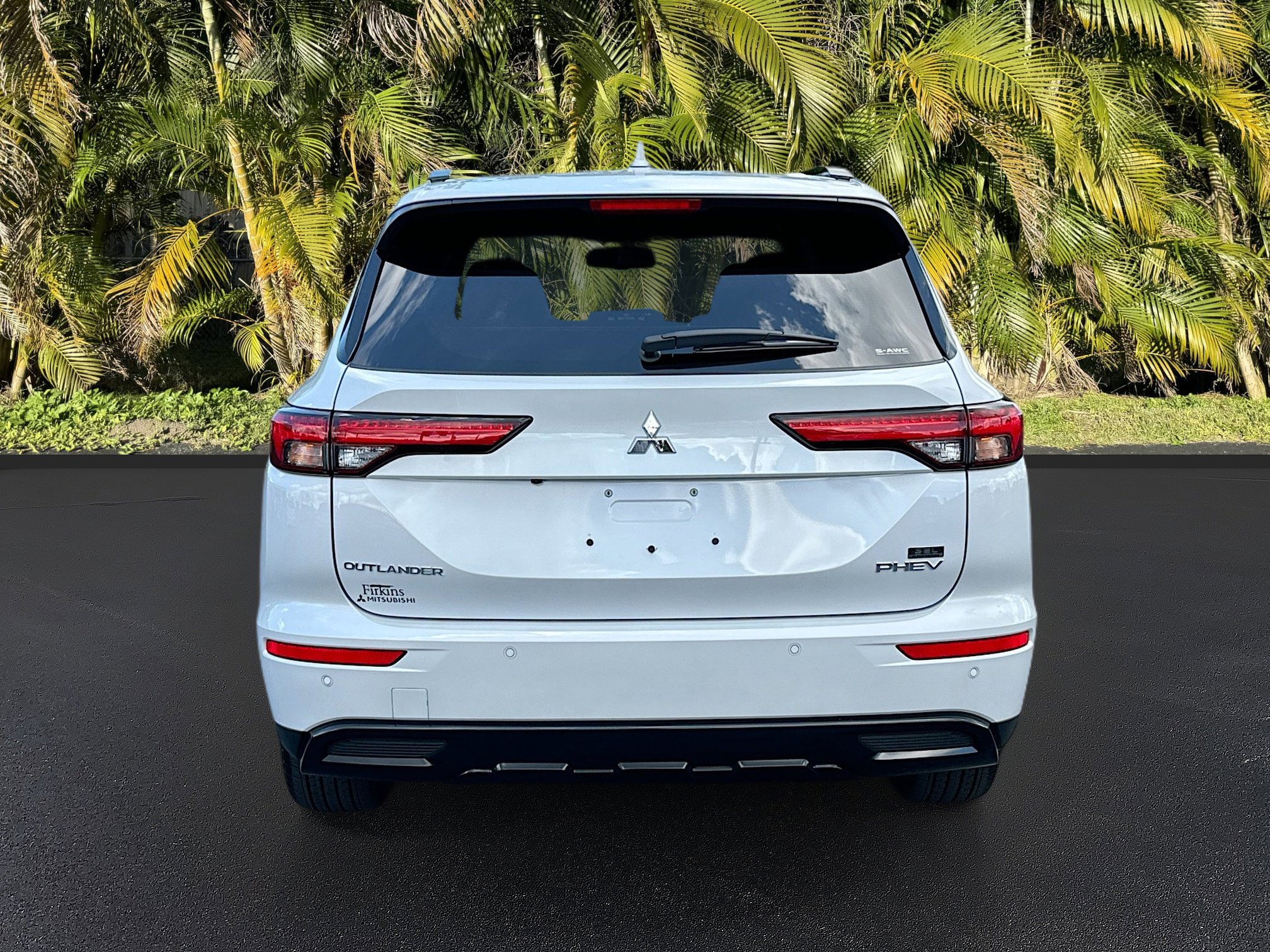 2025 Mitsubishi Outlander PHEV SEL Black Edition photo 4