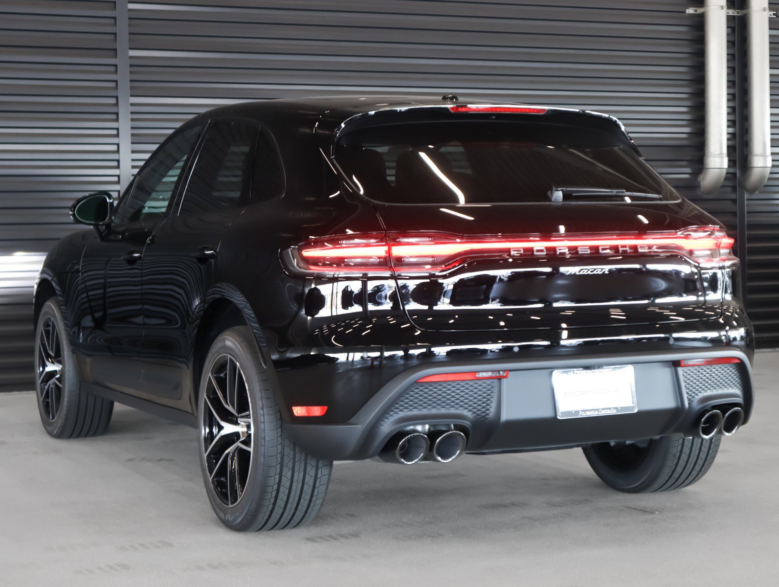 2025 Porsche Macan T photo 2