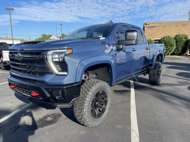 2025 Chevrolet Silverado 2500HD LTZ photo 3
