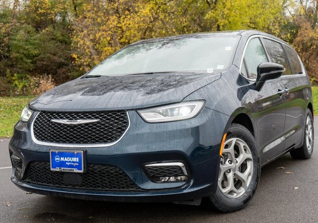 2024 Chrysler Pacifica Limited's photo