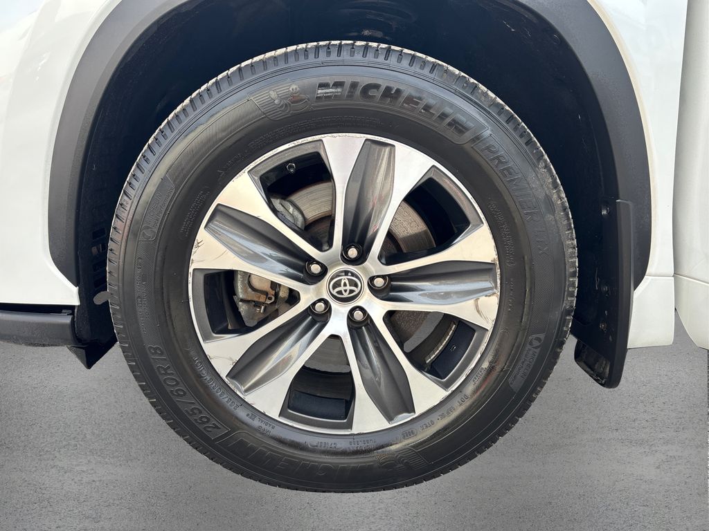 2023 Toyota Highlander L photo 12