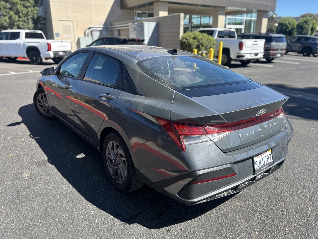 2024 Hyundai Elantra SEL photo 6