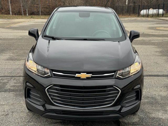 2022 Chevrolet Trax LS photo 2