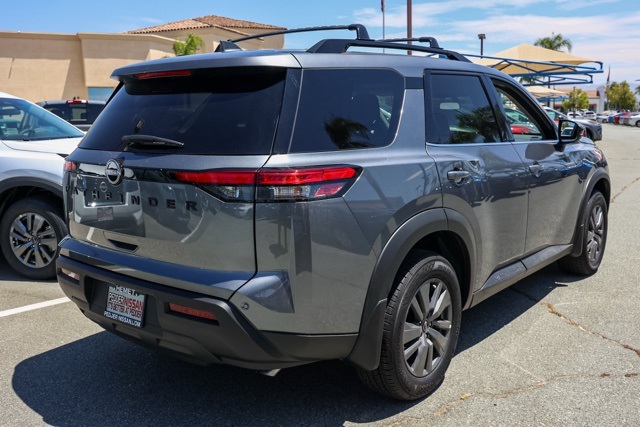 2025 Nissan Pathfinder SV photo 4
