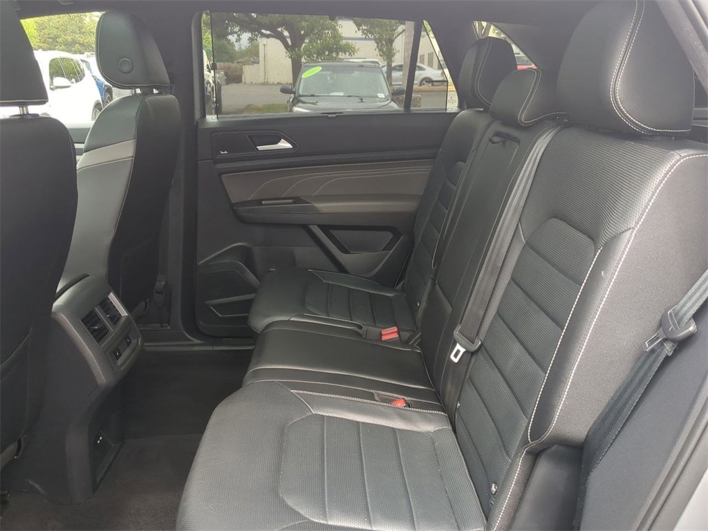 2022 Volkswagen Atlas Cross Sport V6 SEL Premium R-Line photo 21