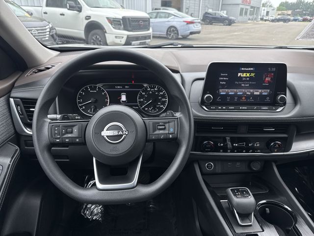 2023 Nissan Rogue SV photo 5