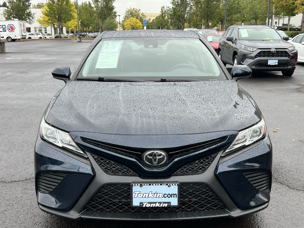 2020 Toyota Camry SE photo 2