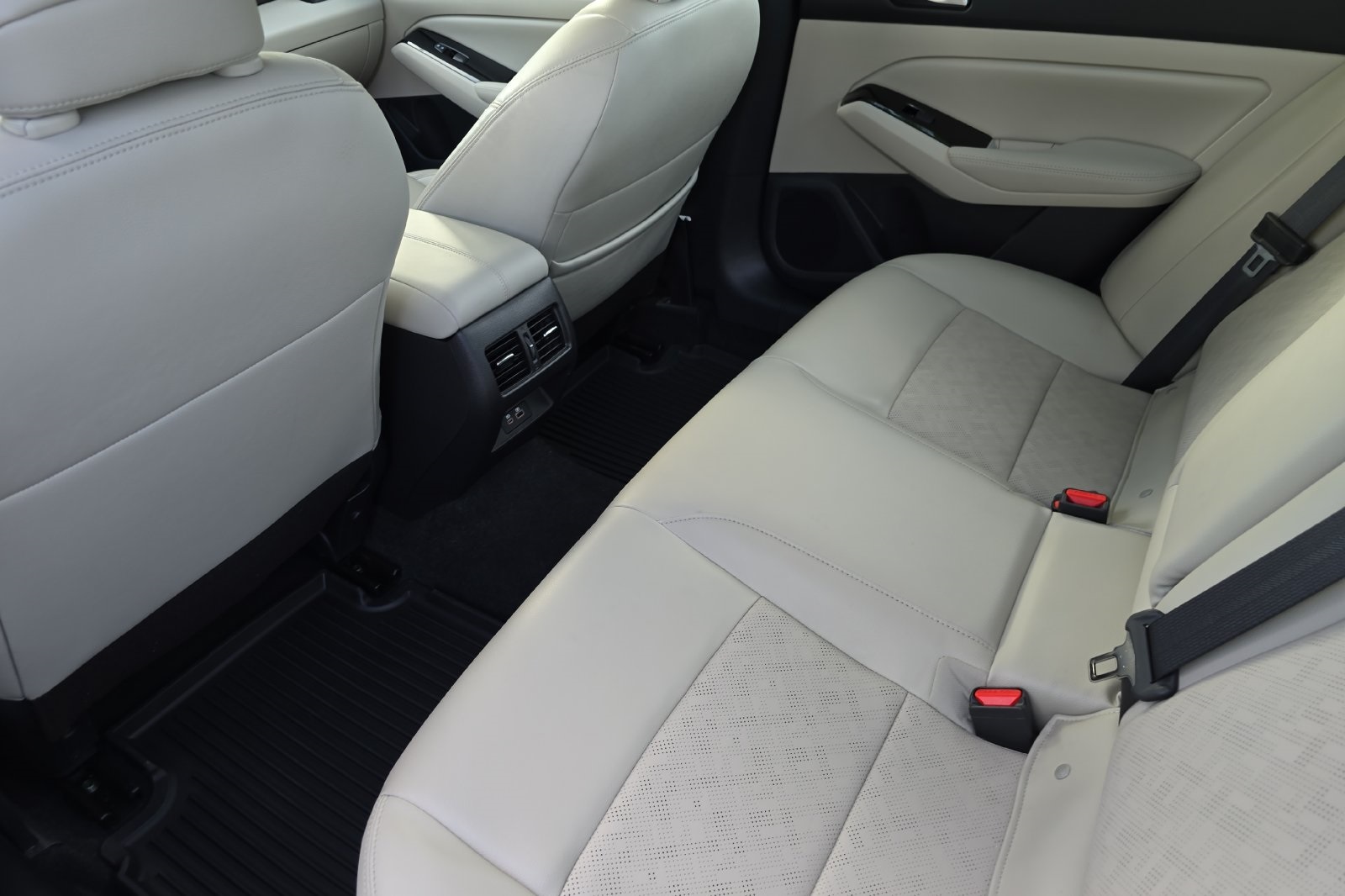 2024 Nissan Altima 2.5 SL photo 9