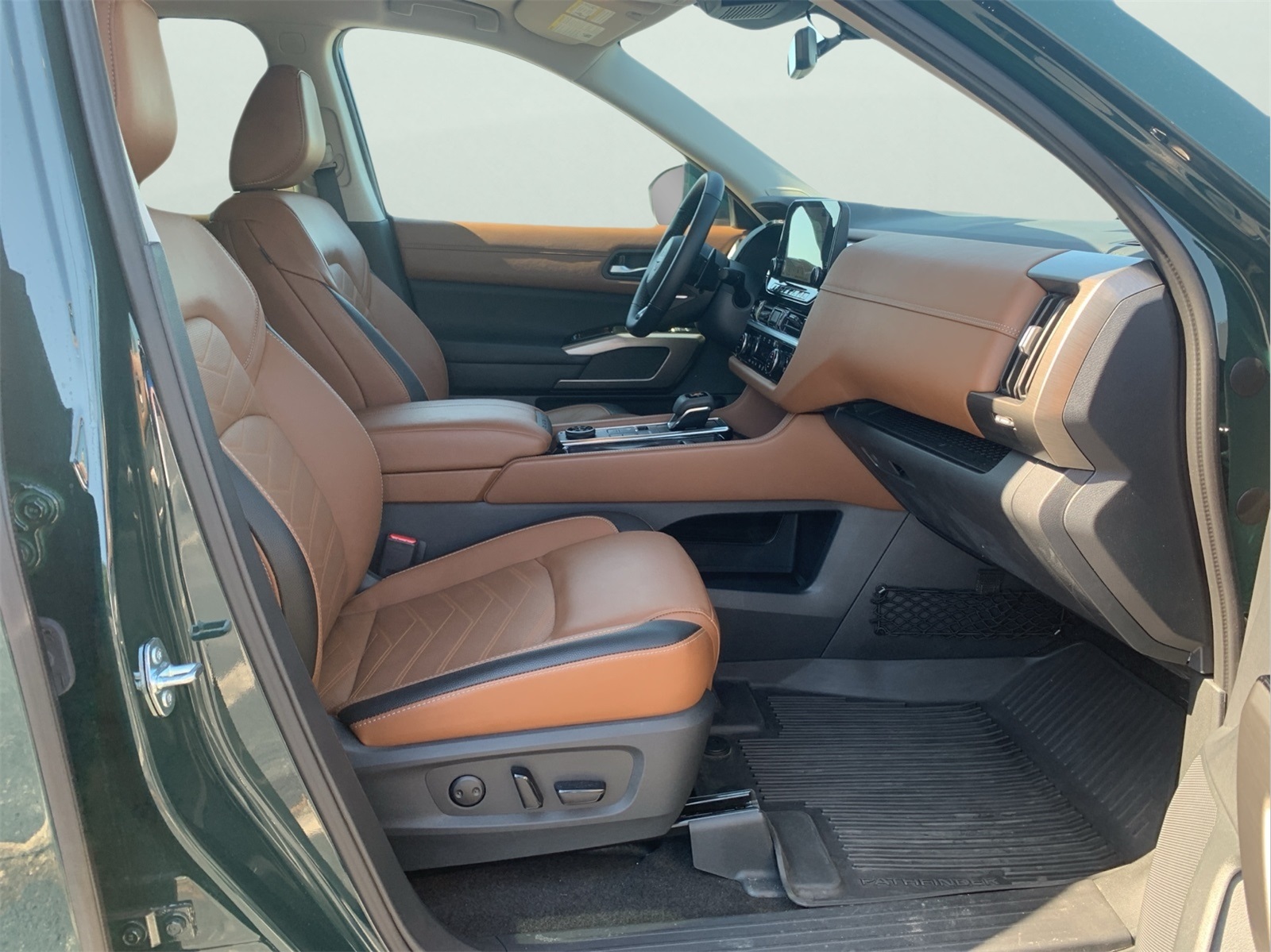 2023 Nissan Pathfinder Platinum photo 30