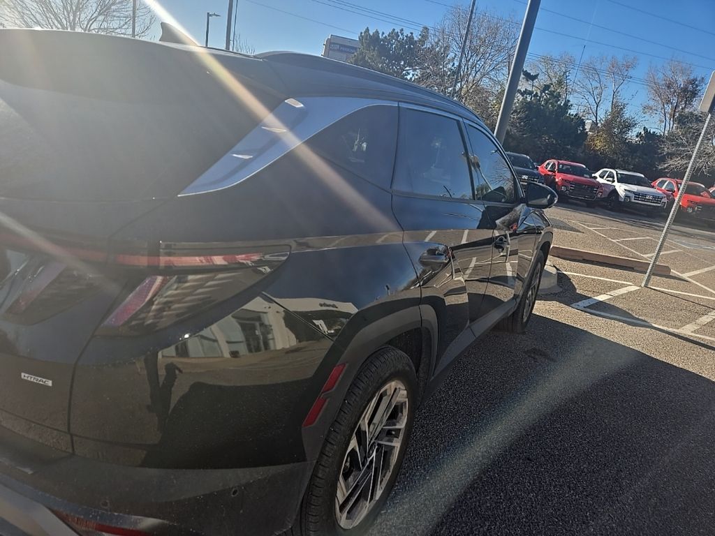 2025 Hyundai Tucson Limited photo 2