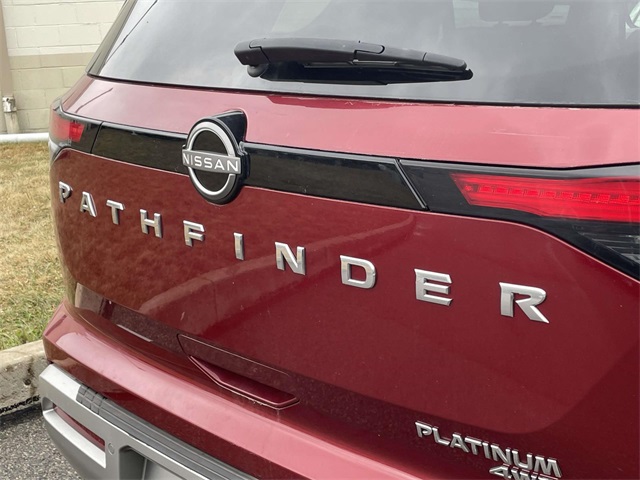 2023 Nissan Pathfinder Platinum photo 14