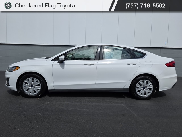2020 Ford Fusion S photo 3