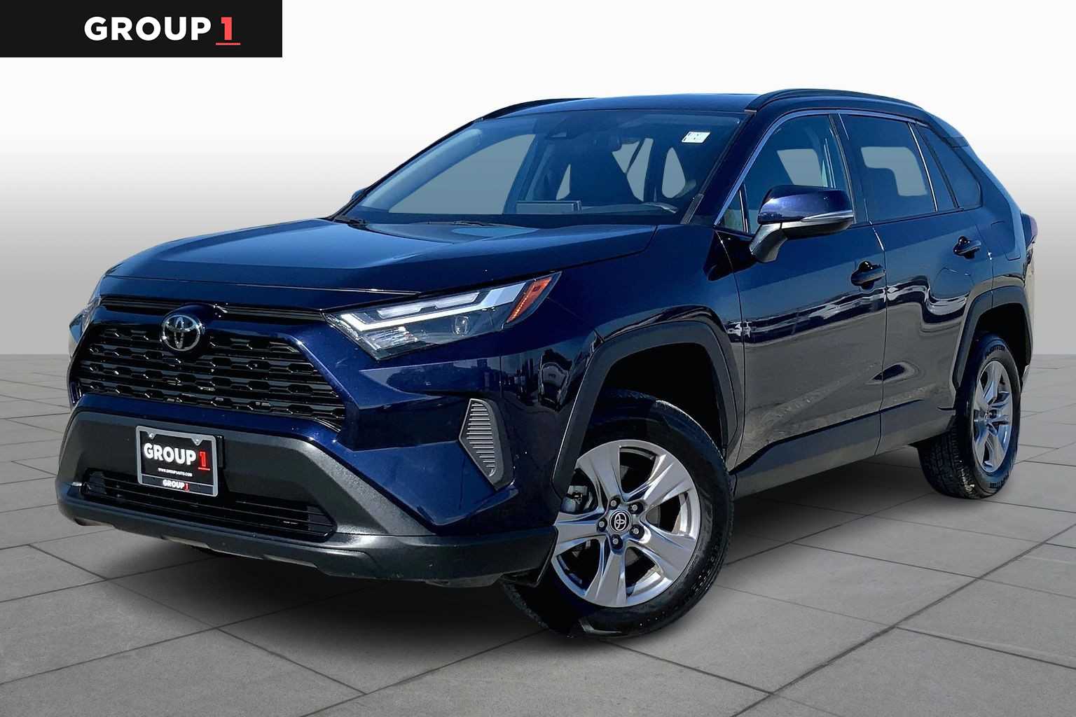 2024 Toyota RAV4 XLE's photo