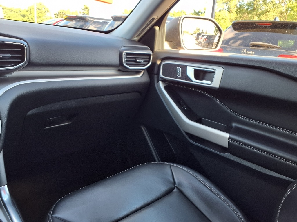 2021 Ford Explorer XLT photo 16