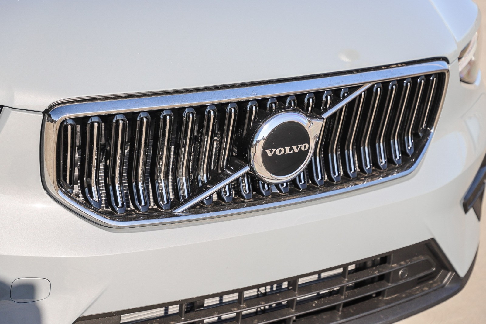 2025 Volvo XC40 Core photo 10