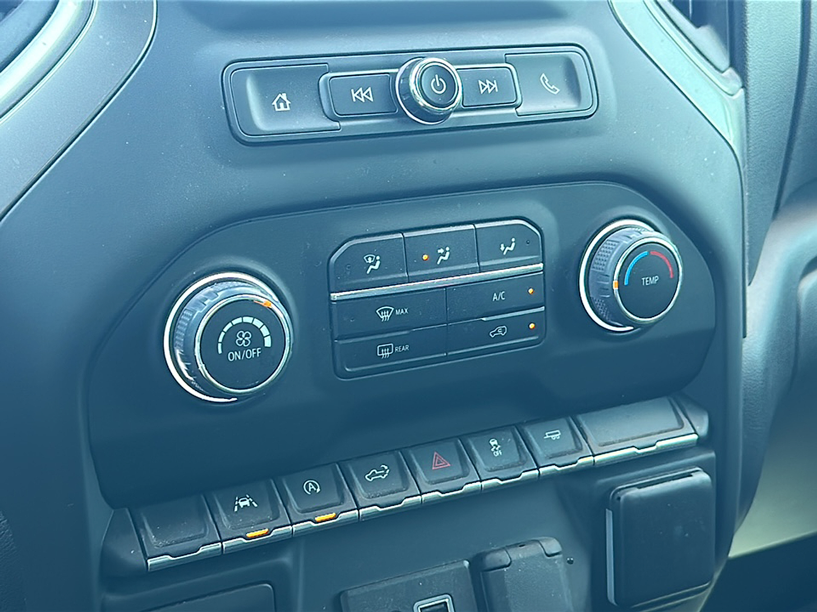 2023 Chevrolet Silverado 1500 Custom photo 17
