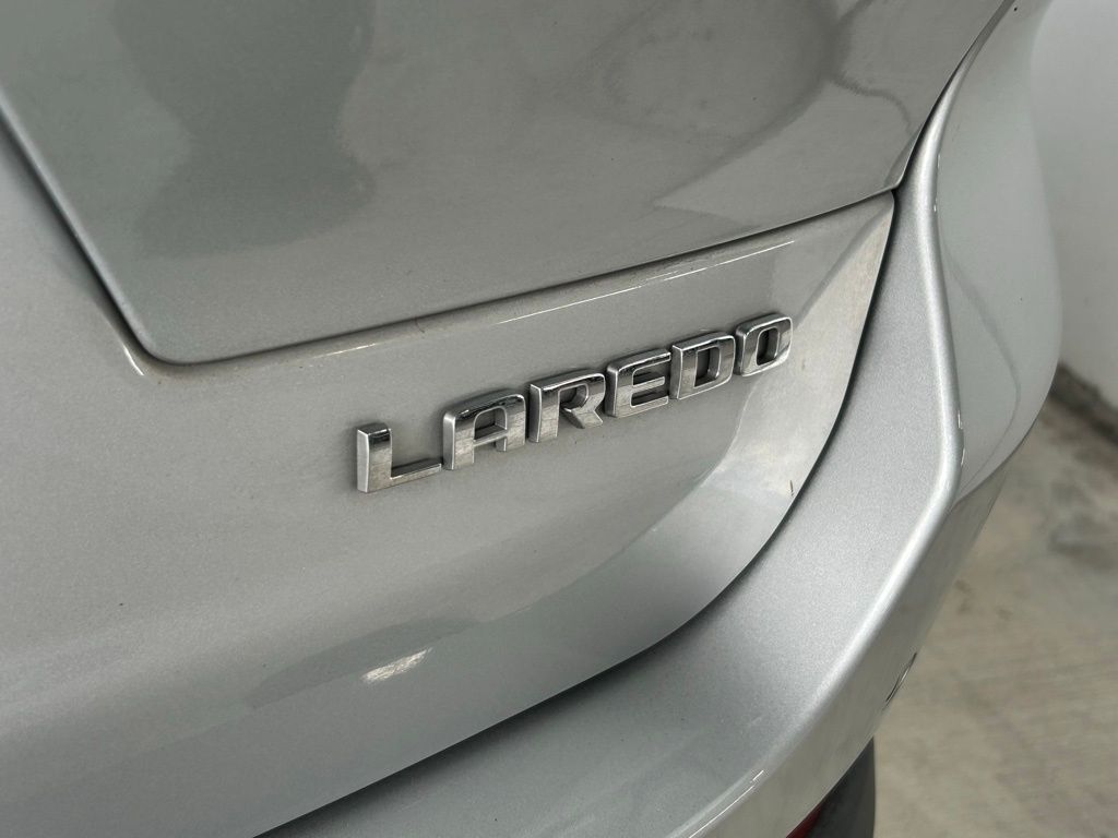 2023 Jeep Grand Cherokee Laredo photo 4