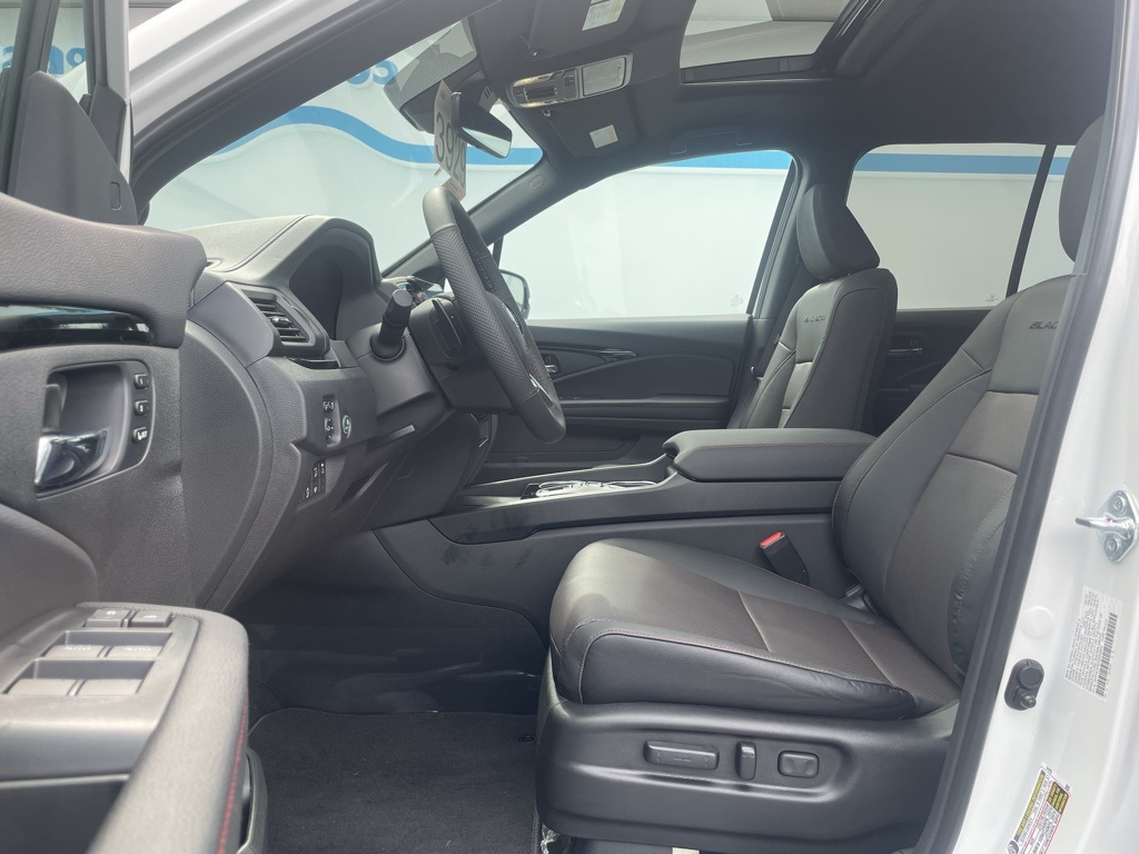 2025 Honda Ridgeline Black Edition photo 4