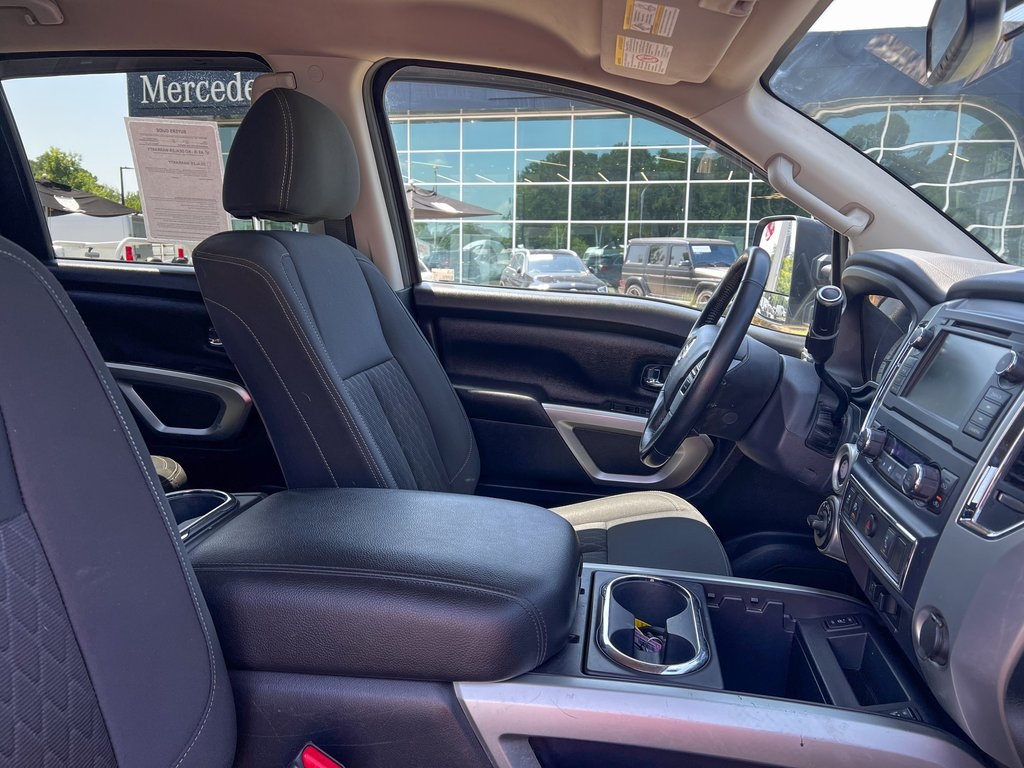 2019 Nissan Titan Crew Cab SV photo 5