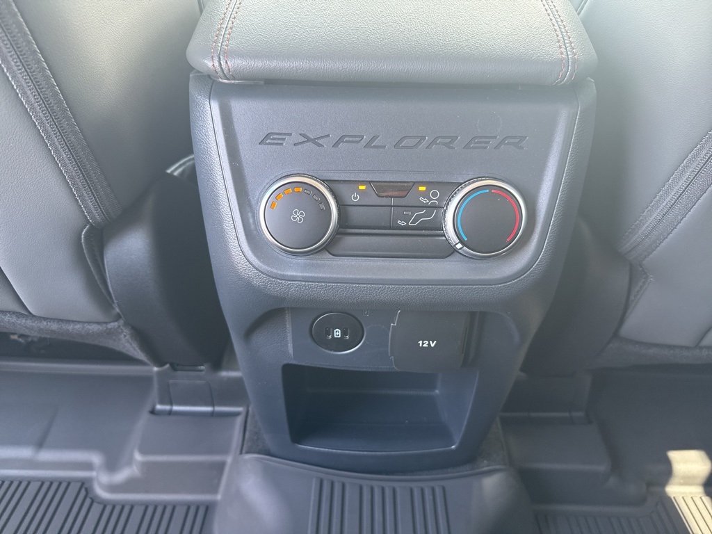 2025 Ford Explorer photo 22