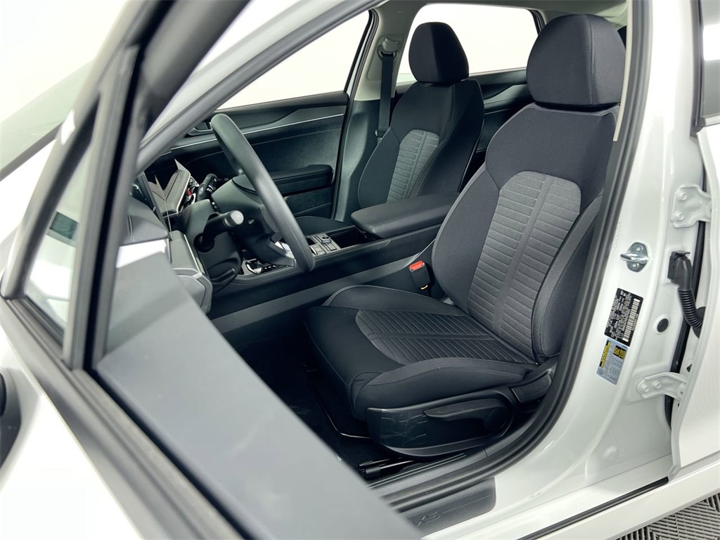2025 Kia K5 LXS photo 11