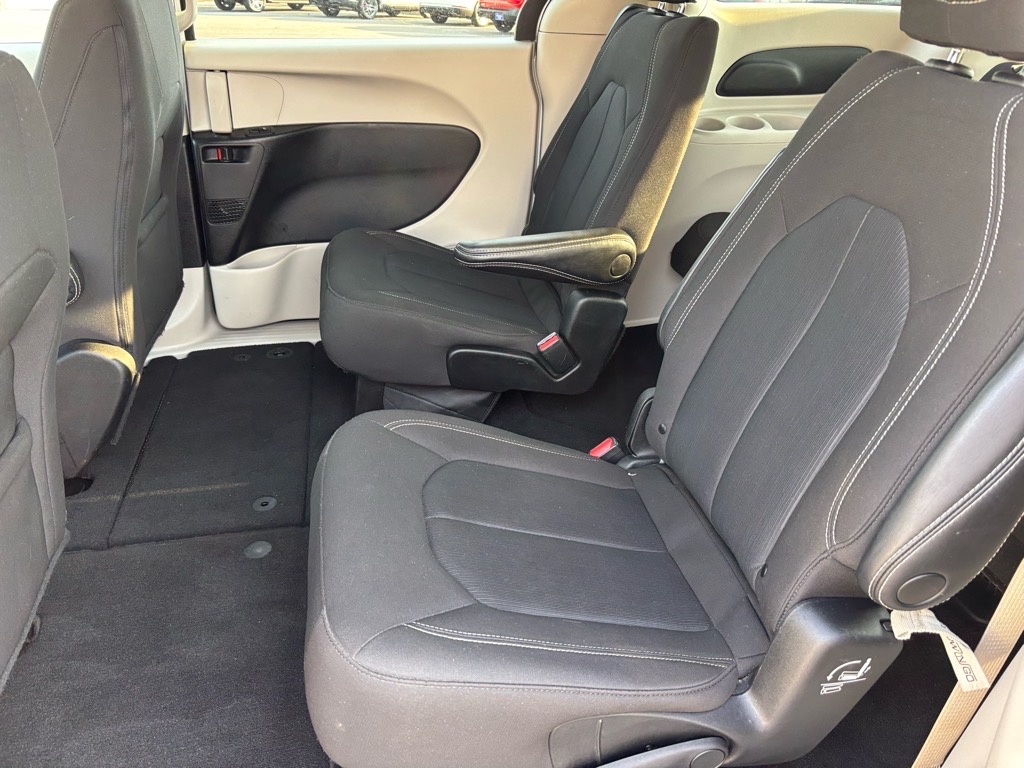 2023 Chrysler Voyager LX photo 8