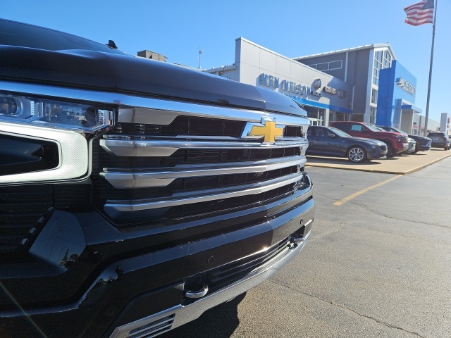 2026 Chevrolet Silverado 1500 High Country photo 3