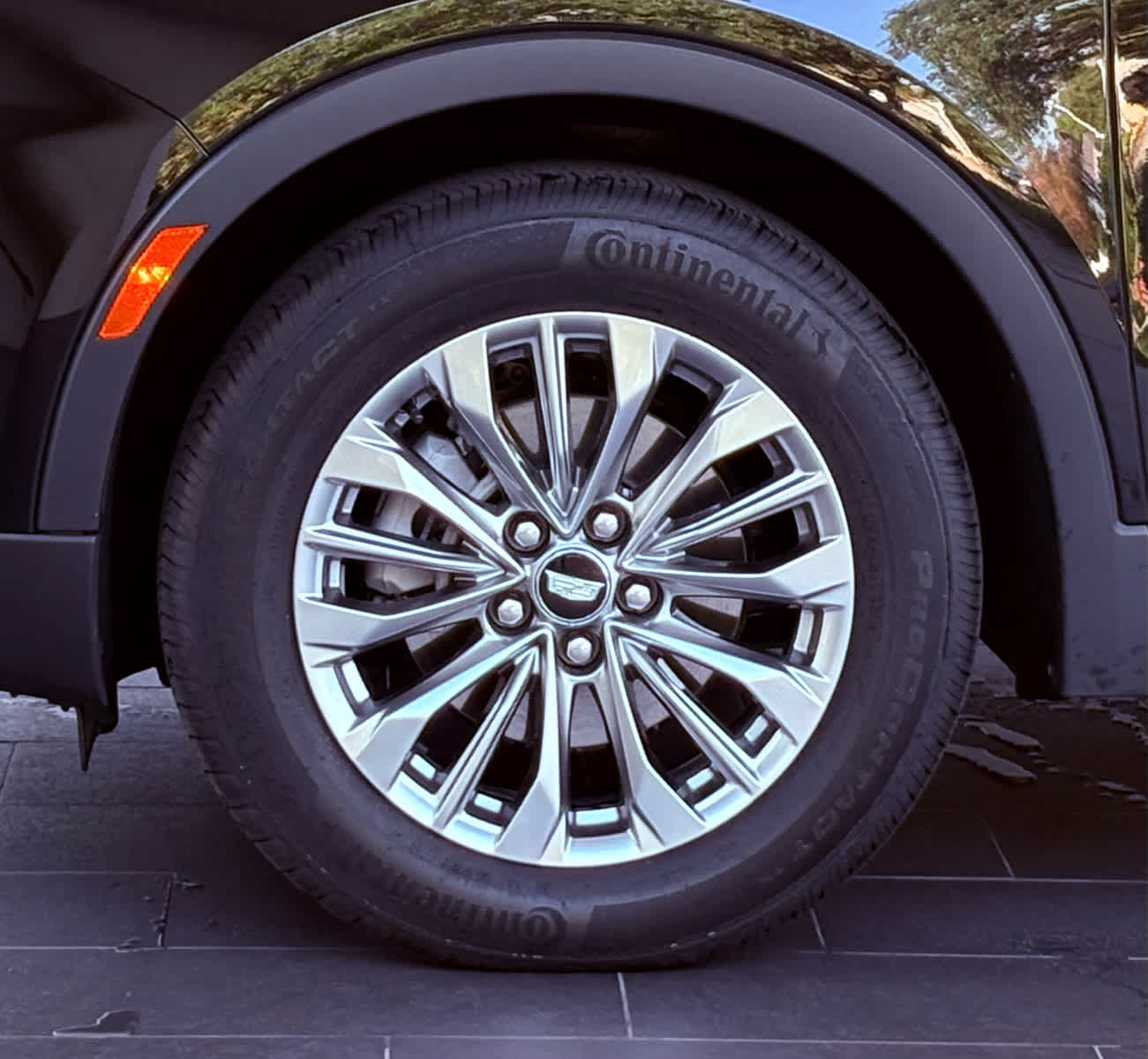 2025 Cadillac XT4 Premium Luxury photo 7