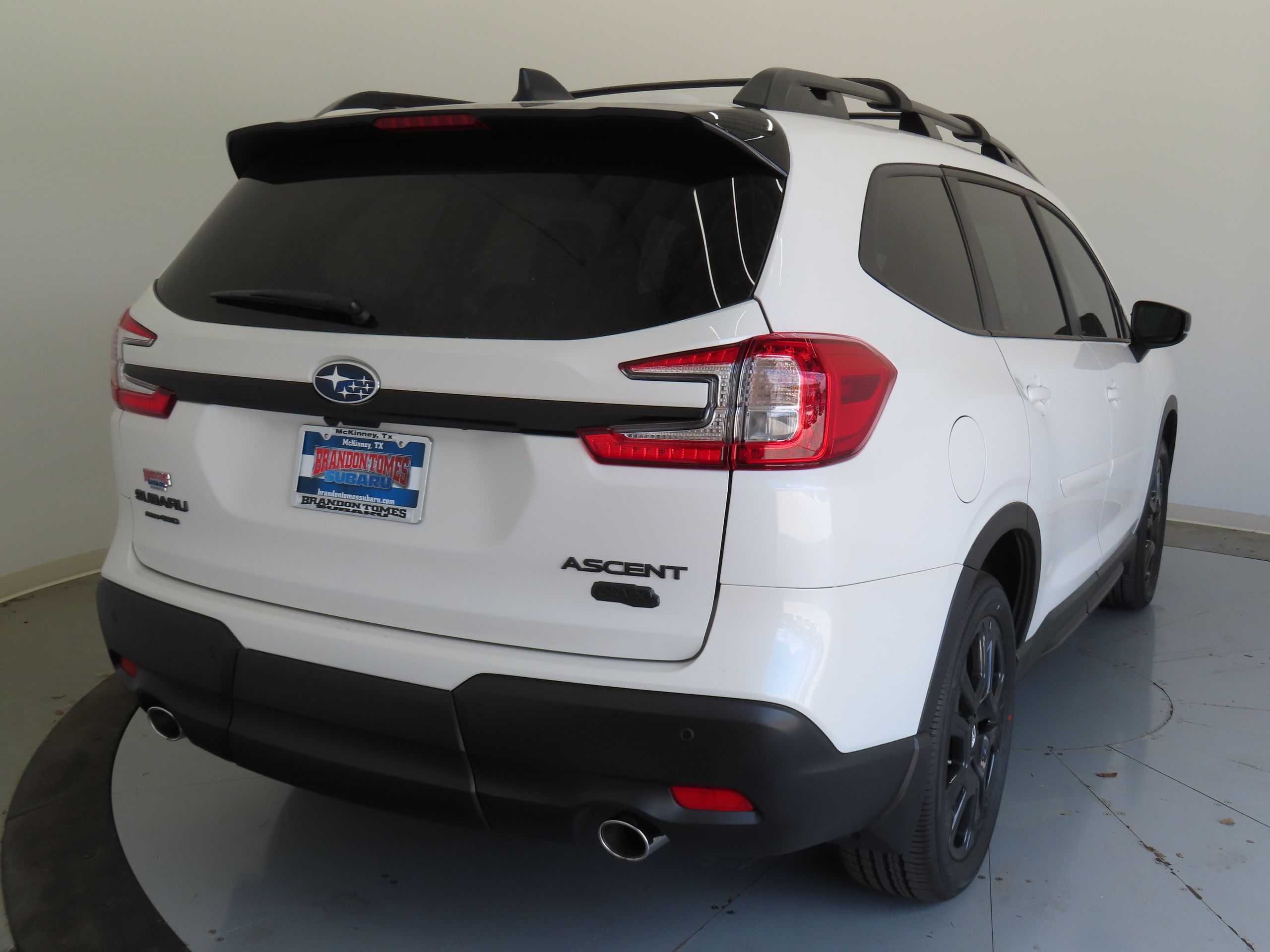 2025 Subaru Ascent Onyx Edition Touring photo 3