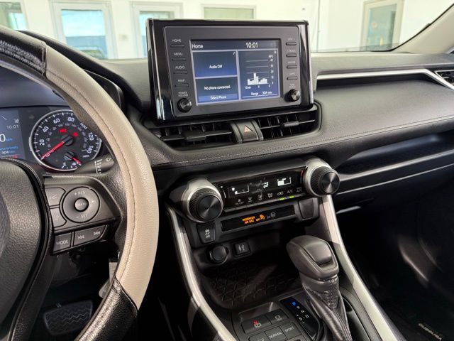 2019 Toyota RAV4 LE photo 15