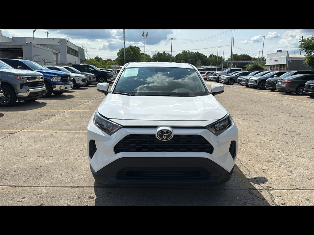 2022 Toyota RAV4 LE photo 19