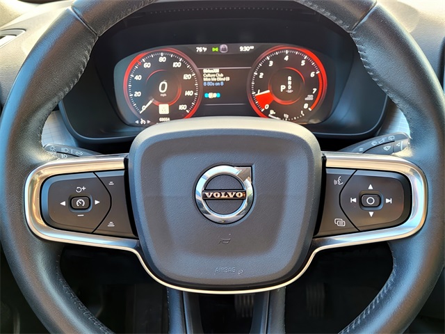 2021 Volvo XC40 Momentum photo 11