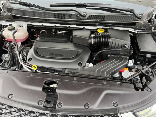 2024 Chrysler Pacifica Touring L photo 9