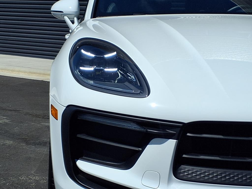 2024 Porsche Macan T photo 32