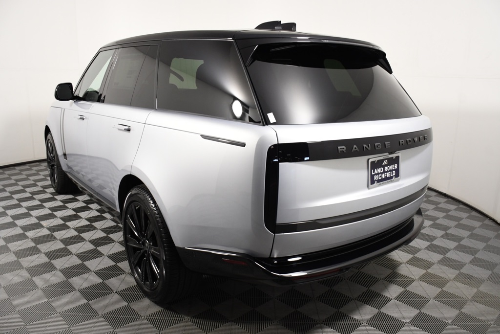 2025 Land Rover Range Rover SE photo 4