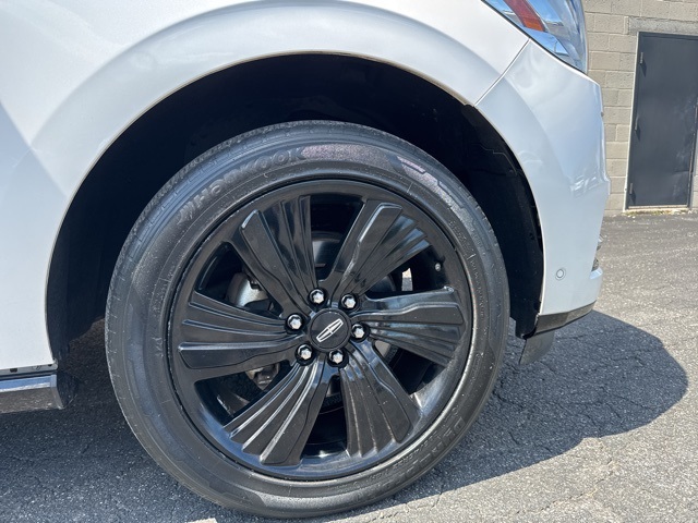 2018 Lincoln Navigator Black Label photo 35