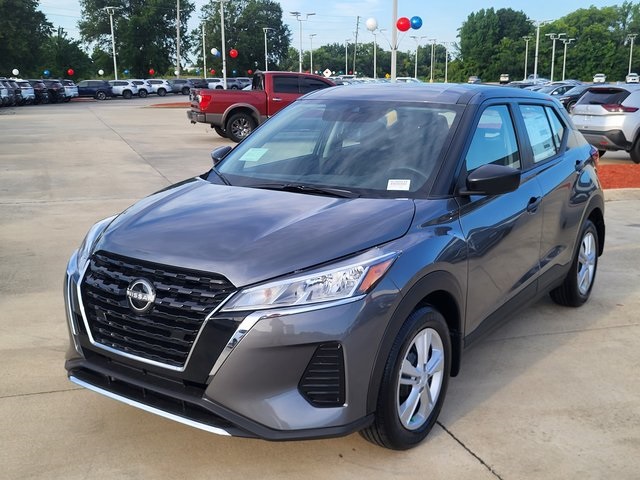 2025 Nissan Kicks Play S photo 3
