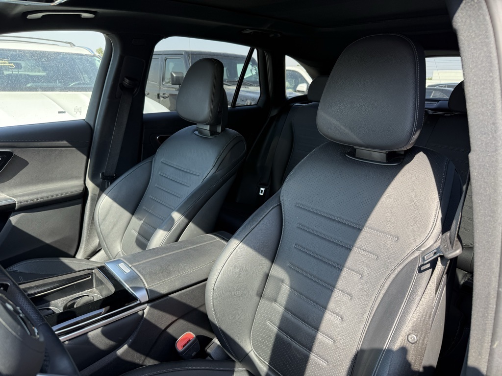 2024 Mercedes Benz GLC 300 4MATIC photo 3
