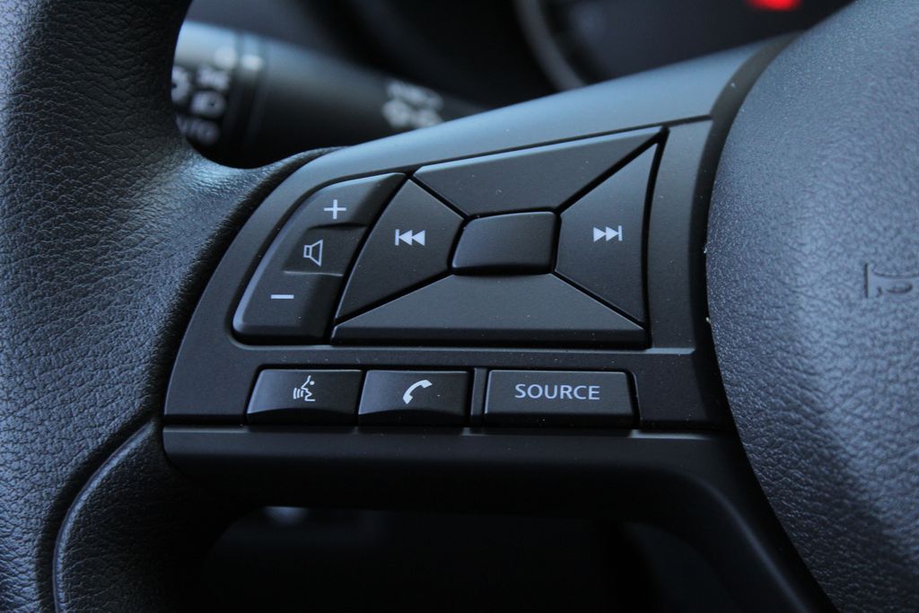 2025 Nissan Versa 1.6 S photo 11