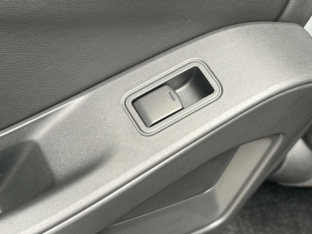 2025 Nissan Frontier PRO-4X photo 9
