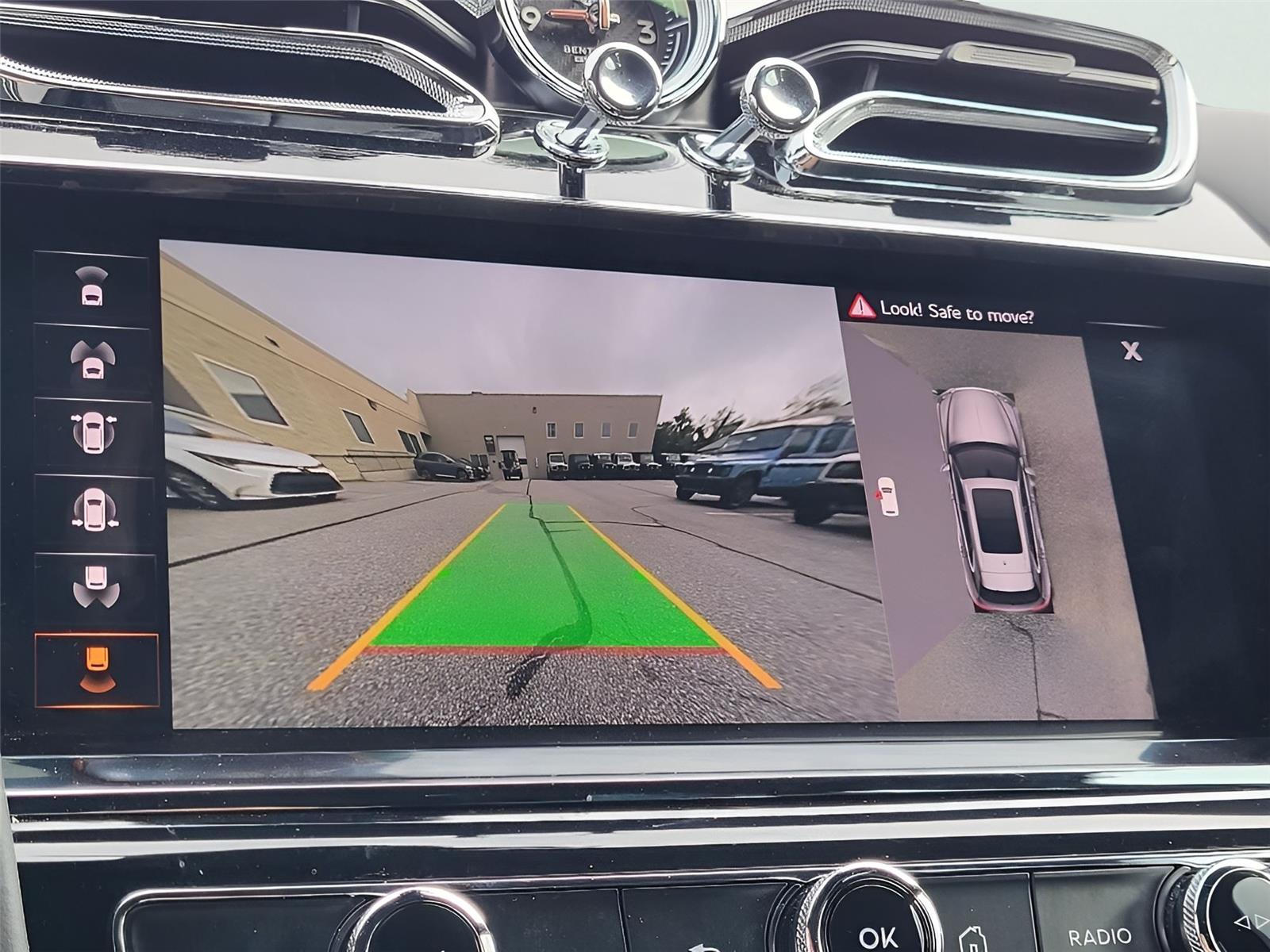 2021 Bentley Bentayga V8 photo 16