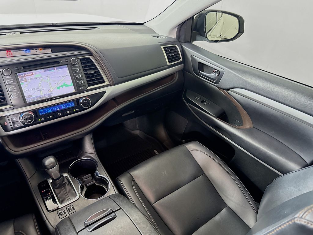 2019 Toyota Highlander XLE photo 19