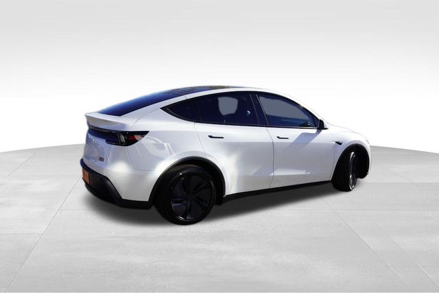 2026 Tesla Model Y Long Range photo 4